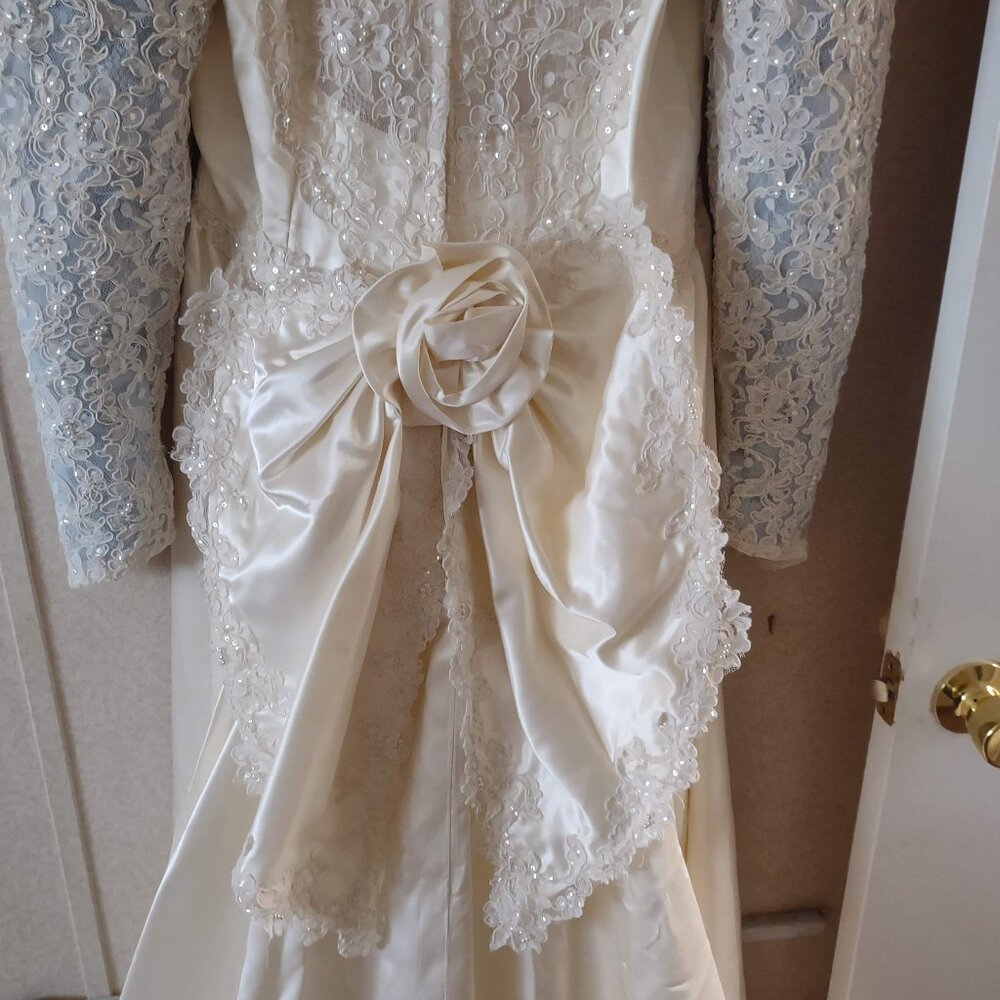 Vintage wedding dress